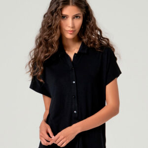 Blusa Negra Con Botones Frontales Y Manga Corta